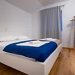 Banjol 2008b Apartman Rab Town