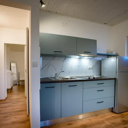 Apartment Banjol 2008b *