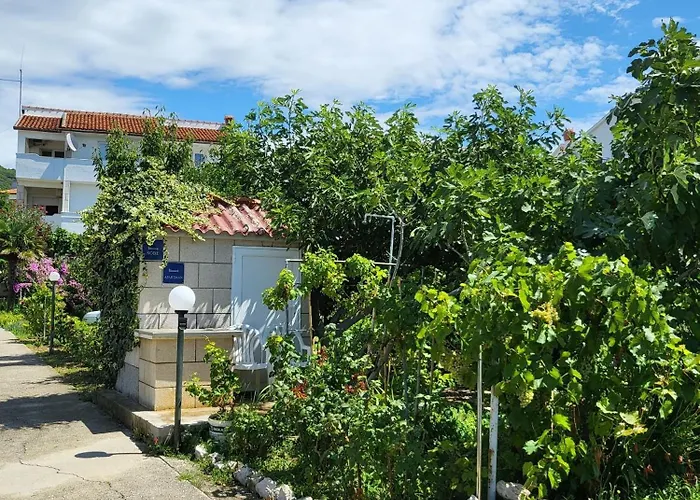 Banjol 2008b Apartment